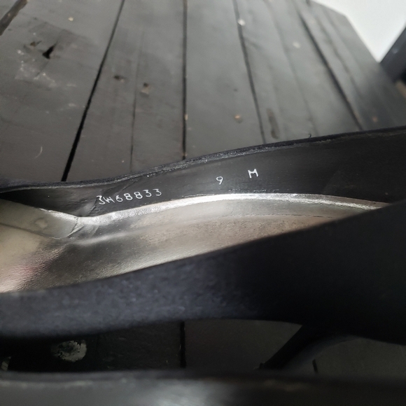 Stuart Weitzman Women's 9 Black Satin Pumps Heels Ribbon Bow Toe FLAWED - Picture 8 of 12